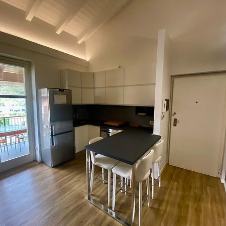 Modern Apartment With Terrace And Mezzanine Floor Colico Bagian luar foto